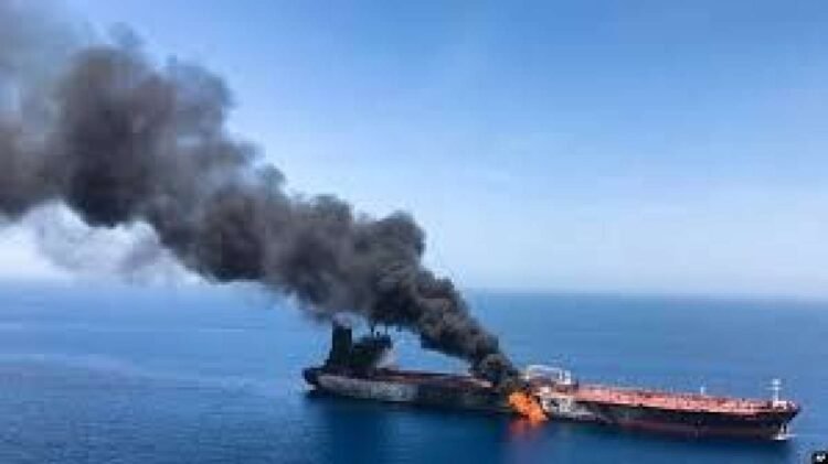 İran öz neftini daşıyan tankerə hücum etdi