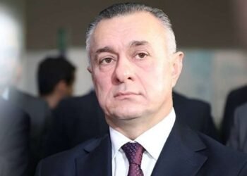 Səhiyyə naziri iki yüksək vəzifəli şəxsi işdən çıxardı