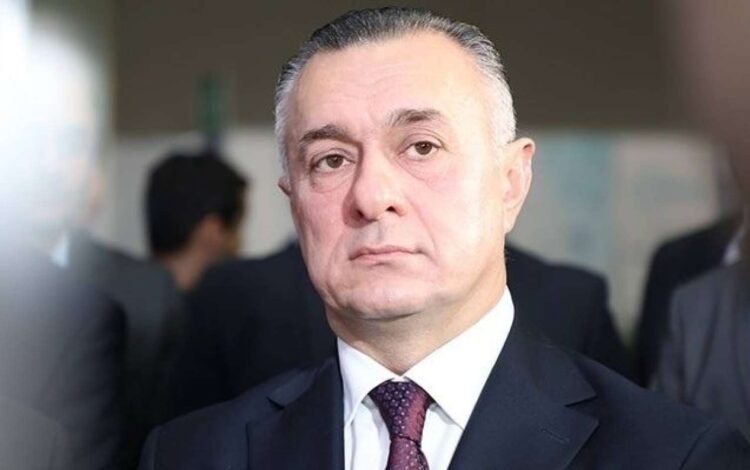 Səhiyyə naziri iki yüksək vəzifəli şəxsi işdən çıxardı