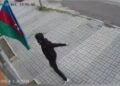 Bayrağa hörmətsizlik edən şəxs saxlanıldı – FOTO