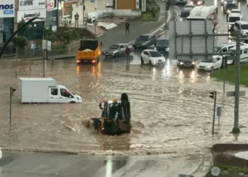 Qaziantepdə güclü fırtına: 23 nəfər yaralandı, 39 məktəbdə dərslər dayandırıldı – VİDEO/FOTOLAR