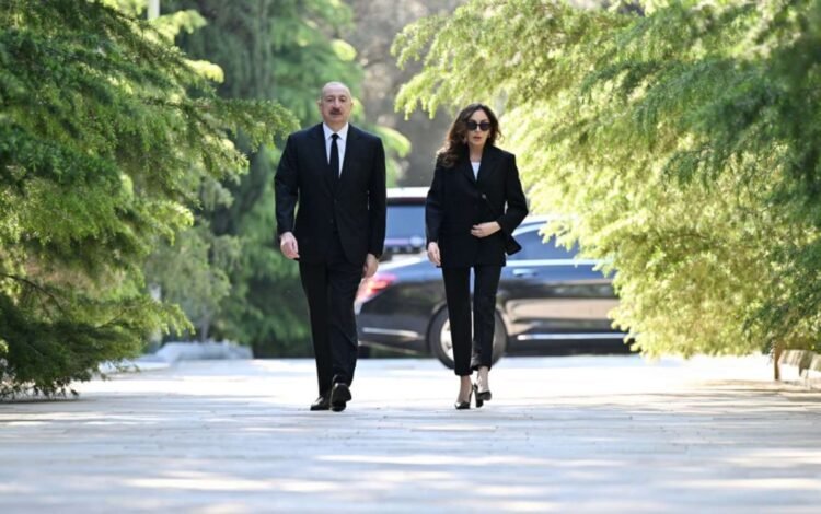 Prezidentlə xanımı Heydər Əliyevin məzarını ziyarət etdilər