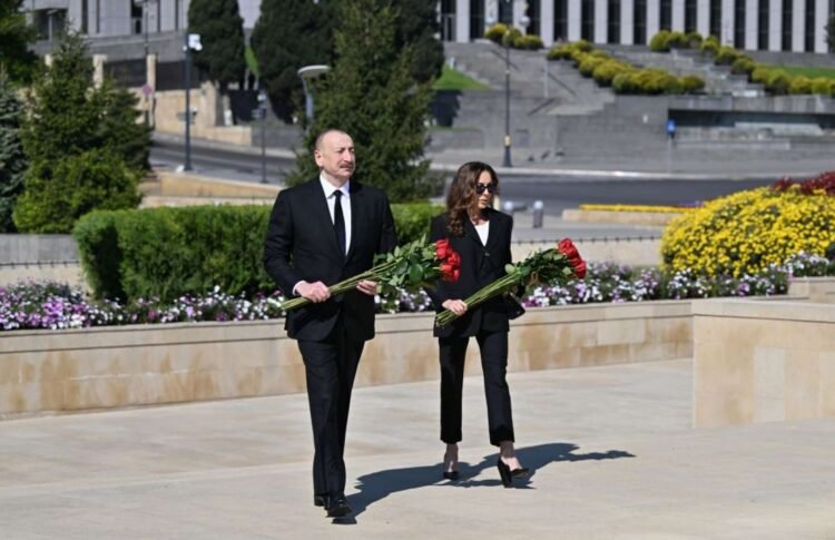 İlham Əliyev və xanımı Həzi Aslanovun məzarını ziyarət etdi