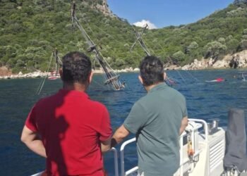 Türkiyədə yüzdən çox turisti daşıyan gəmi batdı – ANBAAN GÖRÜNTÜ