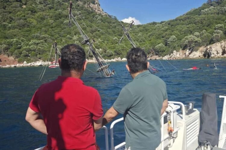 Türkiyədə yüzdən çox turisti daşıyan gəmi batdı – ANBAAN GÖRÜNTÜ