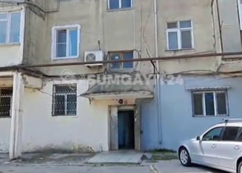 Sumqayıtda təhlükə saçan bina: pilləkənlər dağılıb, divarlar qopub