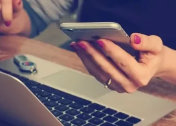 Smartfonun dinlənildiyini necə anlamaq olar?
