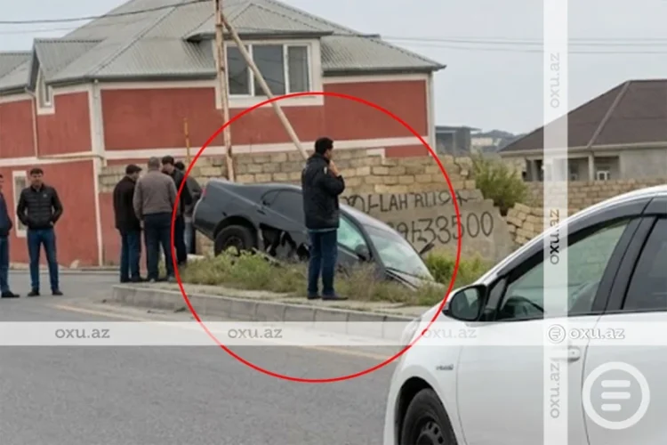 Sumqayıt yolunda maşın çuxura düşdü