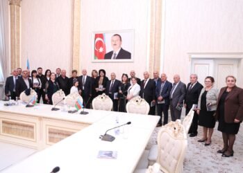 Sumqayıtda şair, dramaturq Əvəz Mahmud Lələdağın “Düşmənə inanan özünə düşməndir” kitabının təqdimat mərasimi keçirilib-FOTOLAR