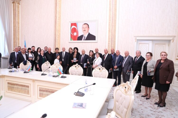 Sumqayıtda şair, dramaturq Əvəz Mahmud Lələdağın “Düşmənə inanan özünə düşməndir” kitabının təqdimat mərasimi keçirilib-FOTOLAR