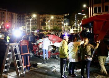 Yük maşını iki avtomobilə çırpıldı – 5 ölü, 6 yaralı