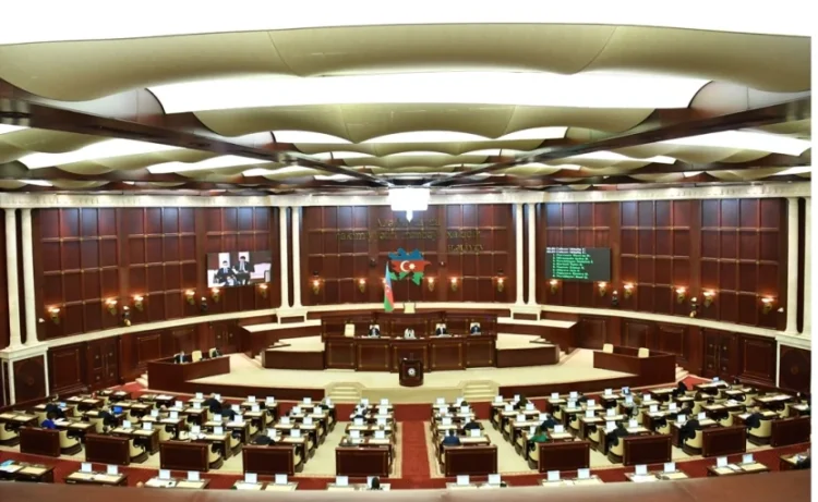 Milli Məclisdə pensiya ilə bağlı MÜZAKİRƏ APARILDI