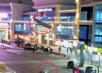 Bakıda “mall”un dam örtüyü uçdu — VİDEO
