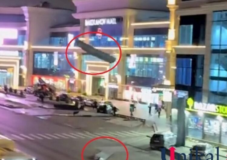 Bakıda “mall”un dam örtüyü uçdu — VİDEO