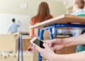 Şagirdlərin NƏZƏRİNƏ: Bu iki halda məktəbə telefon və digər elektron cihazlar gətirə bilərsiniz