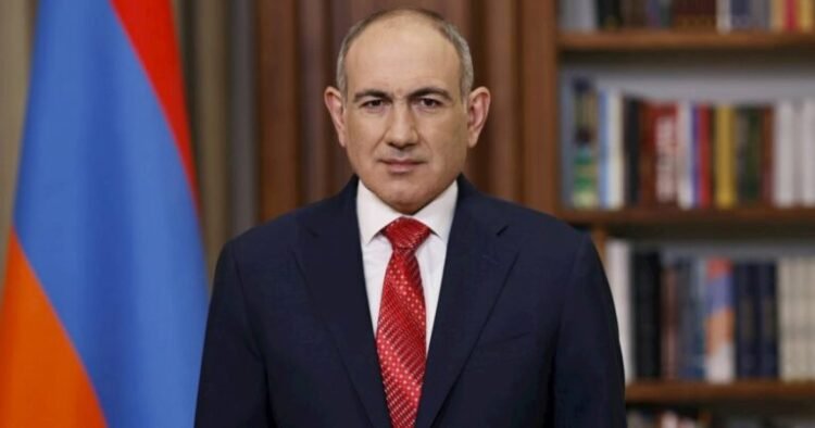 Paşinyan İlham Əliyevə: “Buyurun, cənab Prezident!” – VİDEO