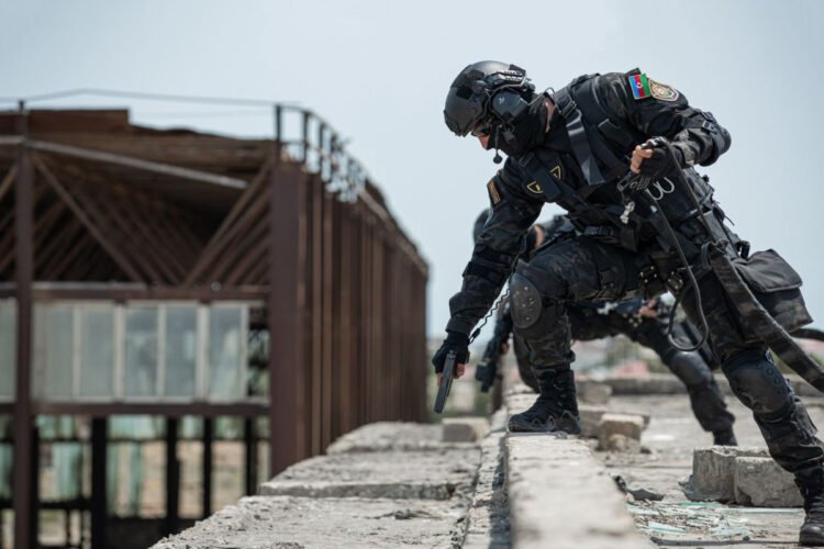 SON DƏQİQƏ! Polis silahlı şəxsi zərərsizləşdirib