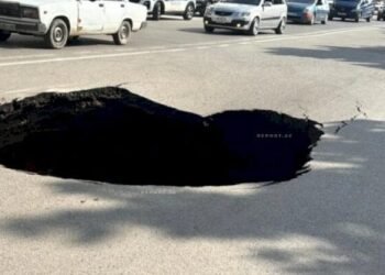 Sumqayıtda yol çökdü