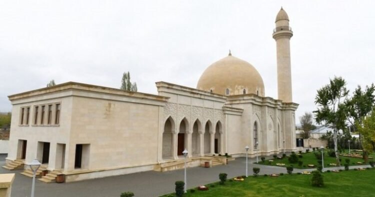 Ziyarətgaha getmək və kömək istəmək İslam dinində necə qarşılanır? – İlahiyyatçı DANIŞDI