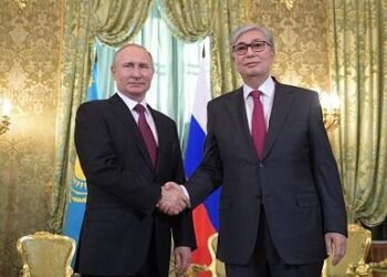Putinlə Tokayev təkbətək görüşdü