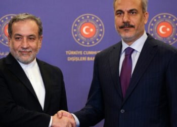 Hakan Fidanla Əraqçi telefonla danışdılar