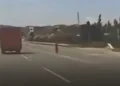 Bakı-Sumqayıt yolunda təhlükəli an: Yük maşınının qapısı qopdu – Video