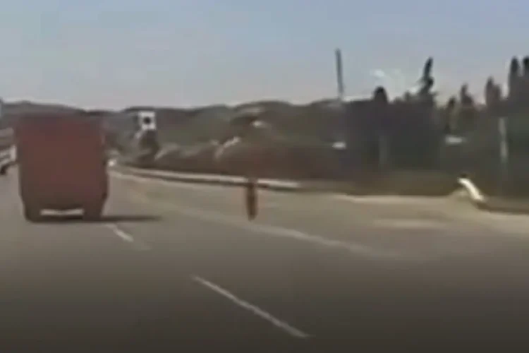Bakı-Sumqayıt yolunda təhlükəli an: Yük maşınının qapısı qopdu – Video