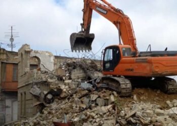 “Sovetski” sakininin evi qanunsuz sökülüb?