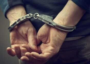 Məktəblərə pul ilə müəllim düzəldən HƏBS OLSUNDU