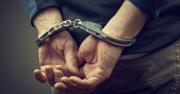 Məktəblərə pul ilə müəllim düzəldən HƏBS OLSUNDU