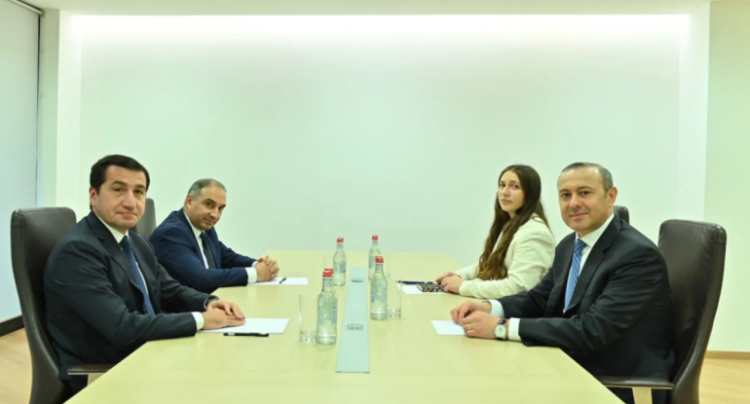 Hikmət Hacıyev Ermənistanda Armen Qriqoryan ilə görüş keçirdi