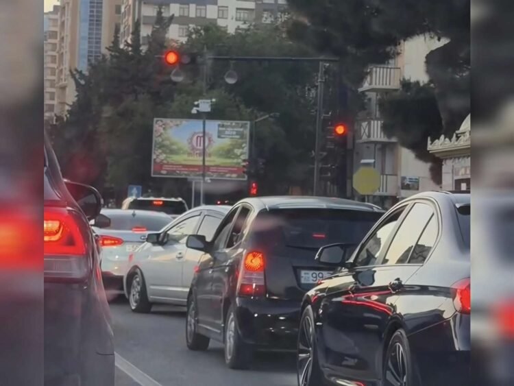 Sumqayıtda işıqforlar dəyişdirilir: Sürücü də, piyada da narazıdır – VİDEO