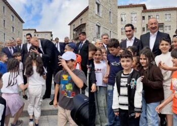 Prezidentin Şuşada uşaqlarla səmimi görüşü – VİDEO