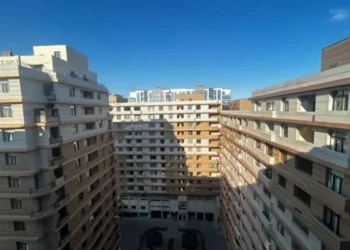 Bakıda binanın damında yeni mənzil tikib satışa çıxardılar – Video