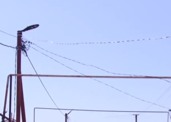 Sumqayıtda təhlükə yaradan dirəklərdən ŞİKAYƏT