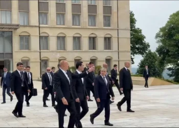 İlham Əliyev və Sərdar Berdiməhəmmədovun Şuşa gəzintisindən görüntülər