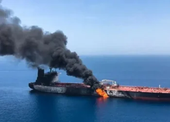 Oman sahillərində tanker yanıb