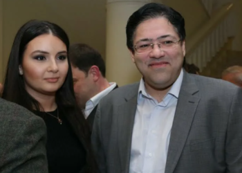 3 uşaq anası olan Aysel mini geyimdə AĞILLARI BAŞDAN ALDI – FOTOLAR