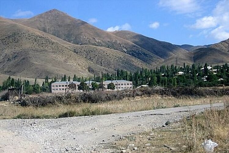 Pəmbək kəndi: Göyçənin dağlar qoynunda qalan qədim yurdu