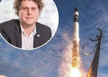 Piter Bek fenomeni: Diplomsuz mühəndis necə SpaceX-in əsas rəqibinə çevrildi?
