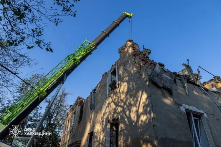 Rusiya Xarkovda yaşayış binasını vurdu: 1 nəfər öldü