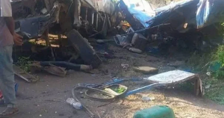 Efiopiyada avtobus dərəyə aşdı, 28 nəfər öldü