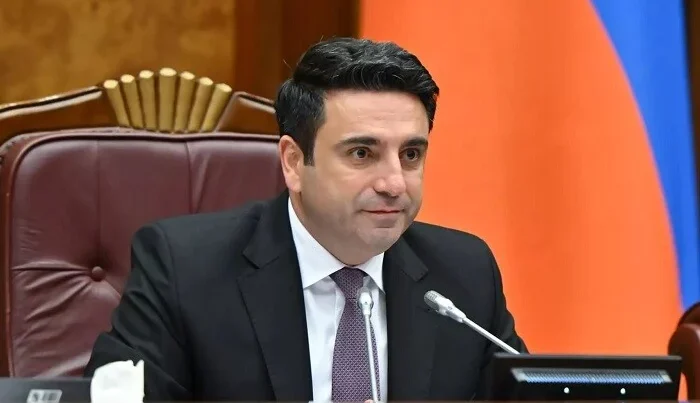 Alen Simonyan Gorus-Qafan yolunun Azərbaycana verilməsindən danışdı