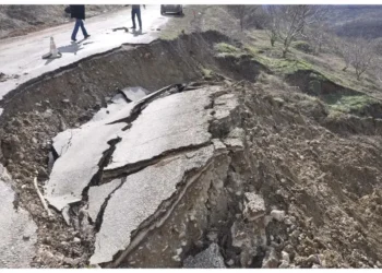 Şamaxıda torpaq sürüşməsi: Yollar yararsız hala düşdü — VİDEO