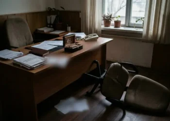 Keçmiş həyat yoldaşı bağça müdirini iş otağında bıçaqladı