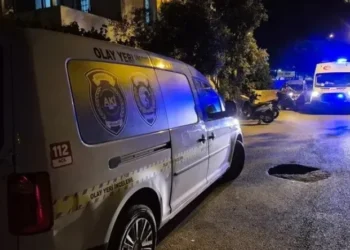 Qorxunc GÖRÜNTÜLƏR: Atasının meyiti ilə YAŞAYIR