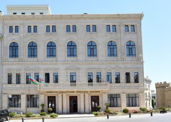 Bu halda cəzaçəkmənin təxirə salınması ləğv oluna bilər – Konstitusiya Məhkəməsindən QƏRAR