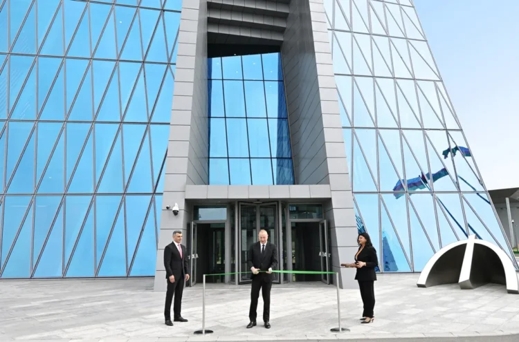 İlham Əliyev Mərkəzi Bankın yeni binasının açılışında iştirak etdi – FOTO
