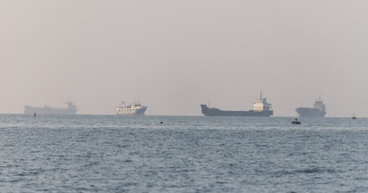 ABŞ Oman körfəzində tankerə zərbə endirib