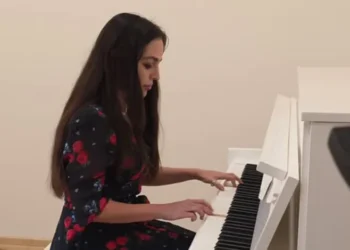 Leyla Əliyeva pianoda “Söz olmasaydı” ifa etdi – VİDEO